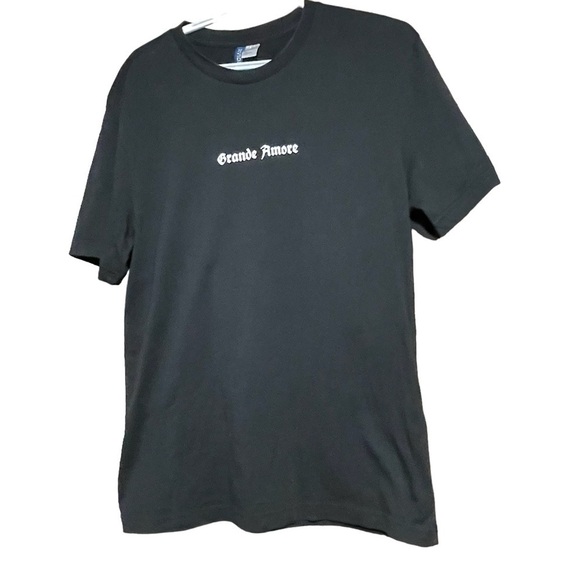 Divided - Grande Amore Pullover Short Sleeves - Roses back panel Size Medium - Picture 3 of 8